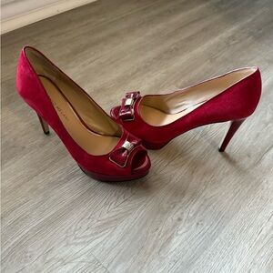 Antonio Melani sexy Red Heels
Size 7M either never worn or worn once